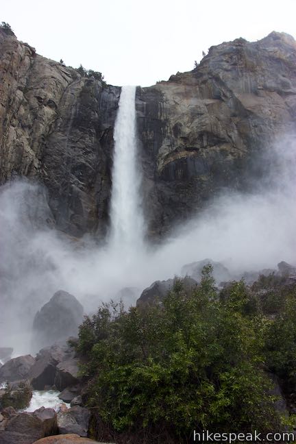https://www.hikespeak.com/img/Yosemite/Bridalveil/Bridalveil_Fall_Yosemite_NP_0062.jpg
